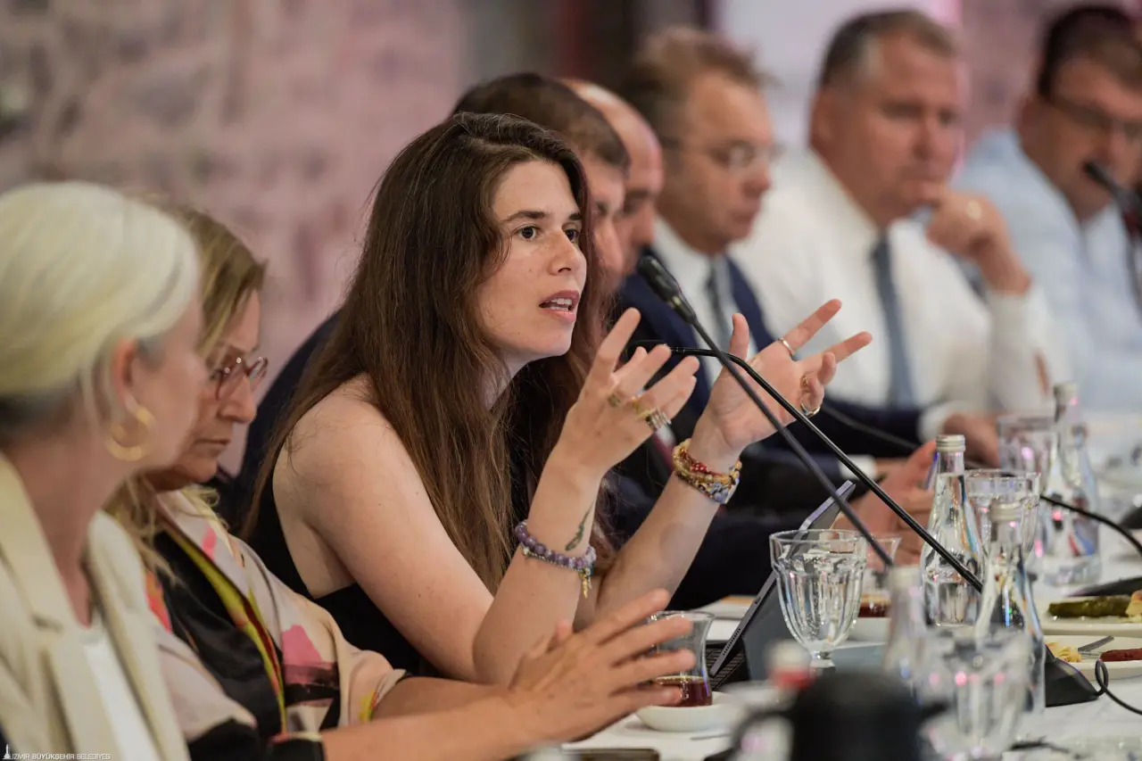 İzmir turizmini geliştirmek amacıyla ilki geçen Haziran ayında yapılan Turizm Koordinasyon Kurulu Toplantısı’nın ikincisi, İzmir Büyükşehir Belediye Başkanı Dr. Cemil Tugay'ın ev sahipliğinde gerçekleştirildi.