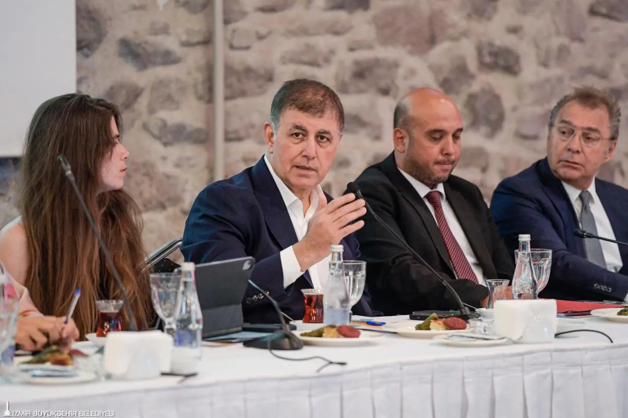 İzmir turizmini geliştirmek amacıyla ilki geçen Haziran ayında yapılan Turizm Koordinasyon Kurulu Toplantısı’nın ikincisi, İzmir Büyükşehir Belediye Başkanı Dr. Cemil Tugay'ın ev sahipliğinde gerçekleştirildi.