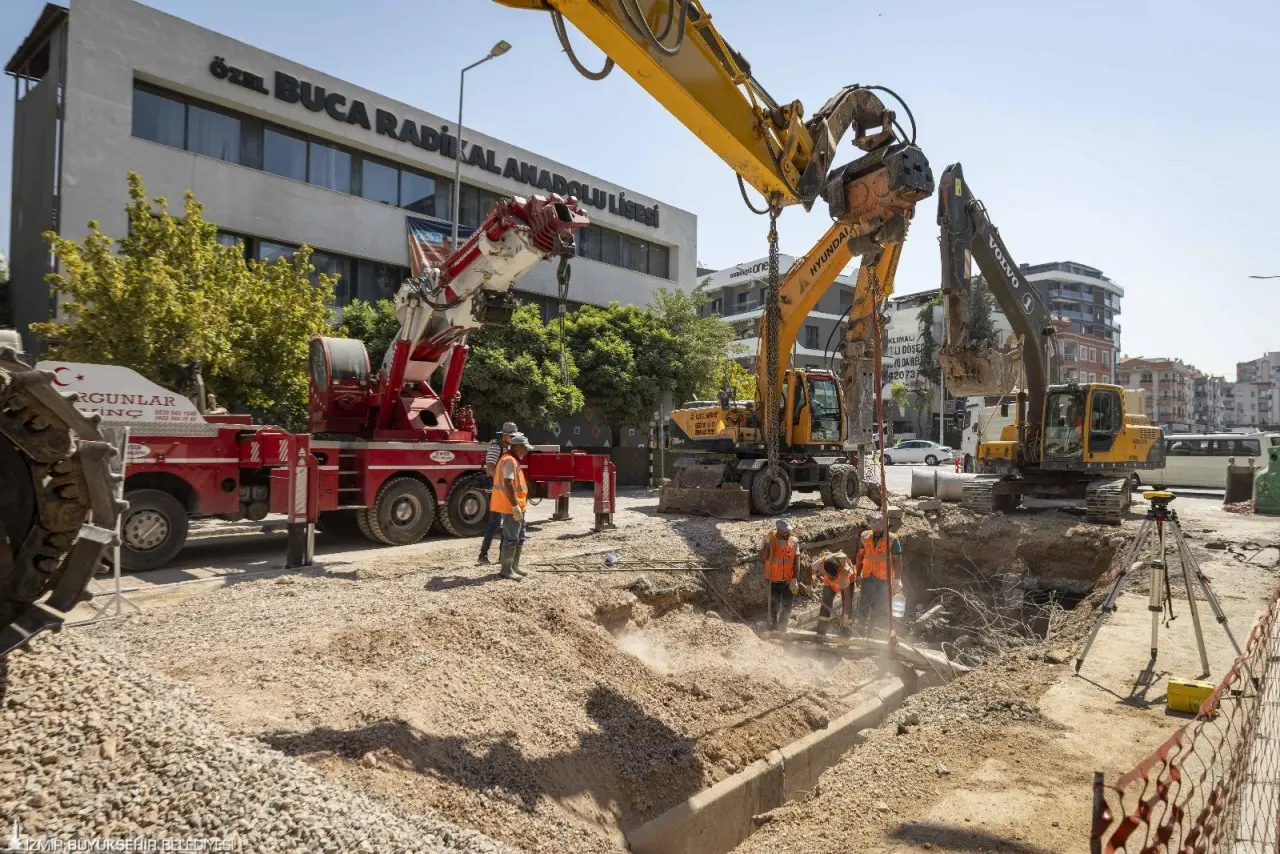 İzmir Büyükşehir Belediye Başkanı Dr. Cemil Tugay, İzmir Büyükşehir Belediyesi’nin yenileme çalışmalarının ardından daha modern, güvenli, yeşil ve yaşanabilir bir kent parkına dönüşen Buca Hasanağa Bahçesi’ni ziyaret etti. 
