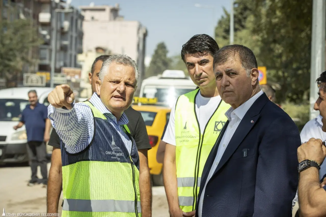 İzmir Büyükşehir Belediye Başkanı Dr. Cemil Tugay, İzmir Büyükşehir Belediyesi’nin yenileme çalışmalarının ardından daha modern, güvenli, yeşil ve yaşanabilir bir kent parkına dönüşen Buca Hasanağa Bahçesi’ni ziyaret etti. 