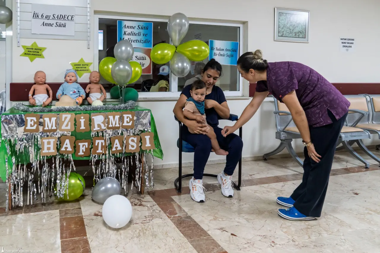 İzmir Büyükşehir Belediyesi Eşrefpaşa Hastanesi, anne adaylarına yönelik Gebe Okulu’nu hizmete açtı. Bebek bakımı, emzirme teknikleri, psikolojik destek, beslenme, pilates gibi pek çok alanda hizmet vererek gebeleri anneliğe hazırlayan Gebe Okulu, lohusaları ve baba adaylarını da eğitimlere kabul ediyor.