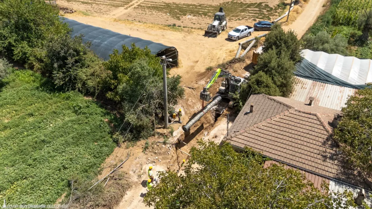 İzmir Büyükşehir Belediyesi, Ödemiş’te yaşanan su taşkınlarını önlemek ve ilçeyi sağlıklı ve kesintisiz suya kavuşturmak için 200 milyon liralık yatırım yapıyor.  