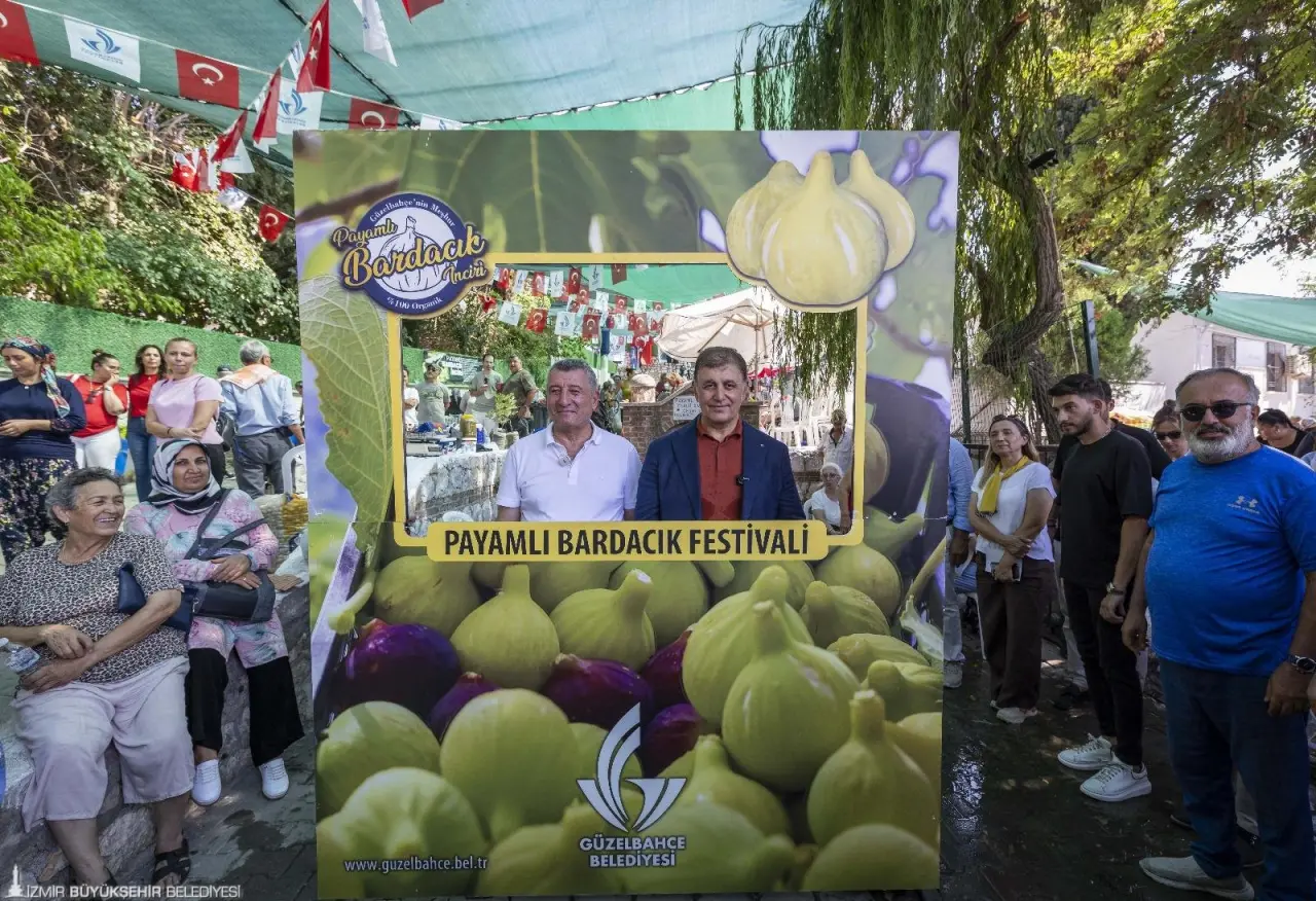 İzmir Büyükşehir Belediye Başkanı Dr. Cemil Tugay, Güzelbahçe Belediyesi tarafından bu yıl 11'inci kez düzenlenen Payamlı Bardacık Festivali'ne katıldı