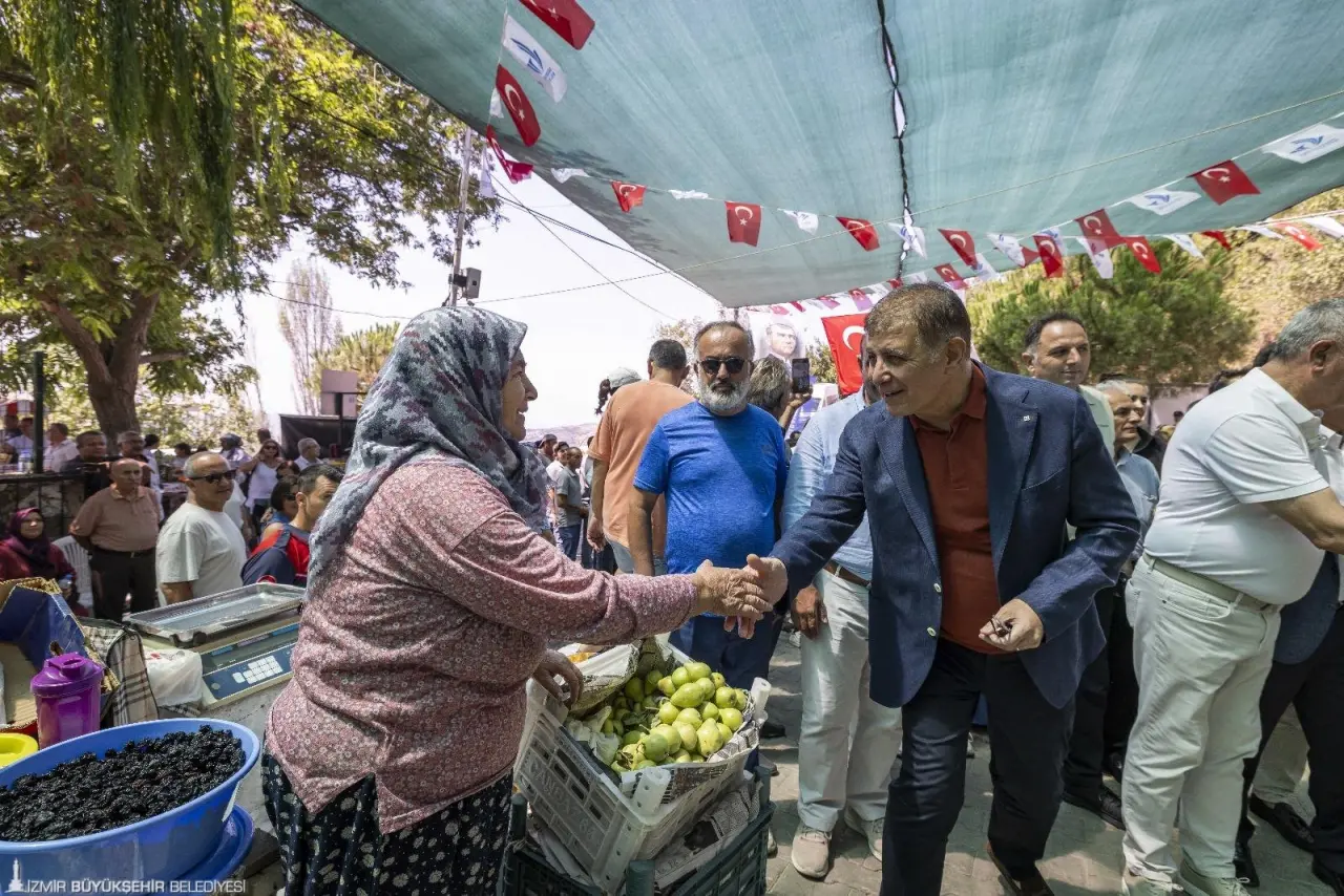 İzmir Büyükşehir Belediye Başkanı Dr. Cemil Tugay, Güzelbahçe Belediyesi tarafından bu yıl 11'inci kez düzenlenen Payamlı Bardacık Festivali'ne katıldı
