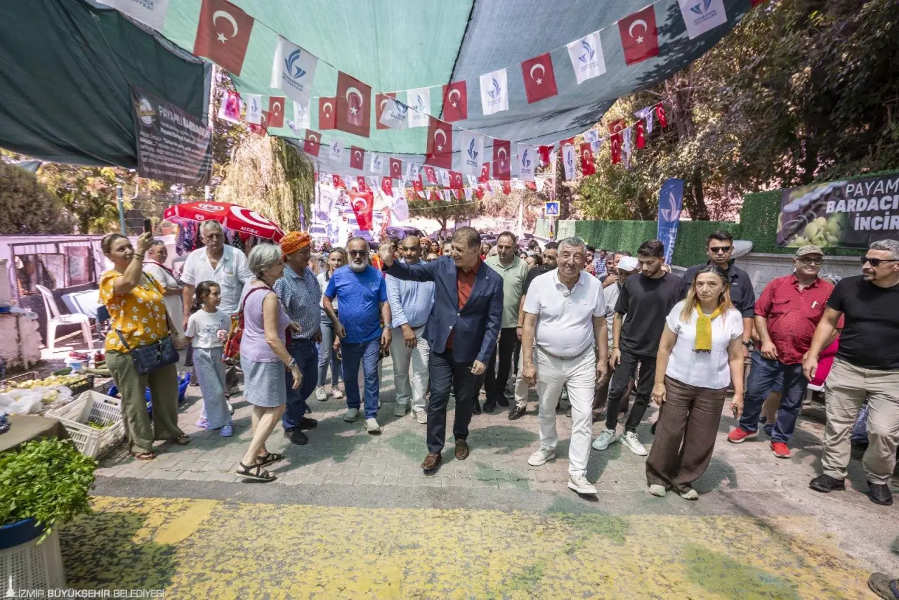 İzmir Büyükşehir Belediye Başkanı Dr. Cemil Tugay, Güzelbahçe Belediyesi tarafından bu yıl 11'inci kez düzenlenen Payamlı Bardacık Festivali'ne katıldı