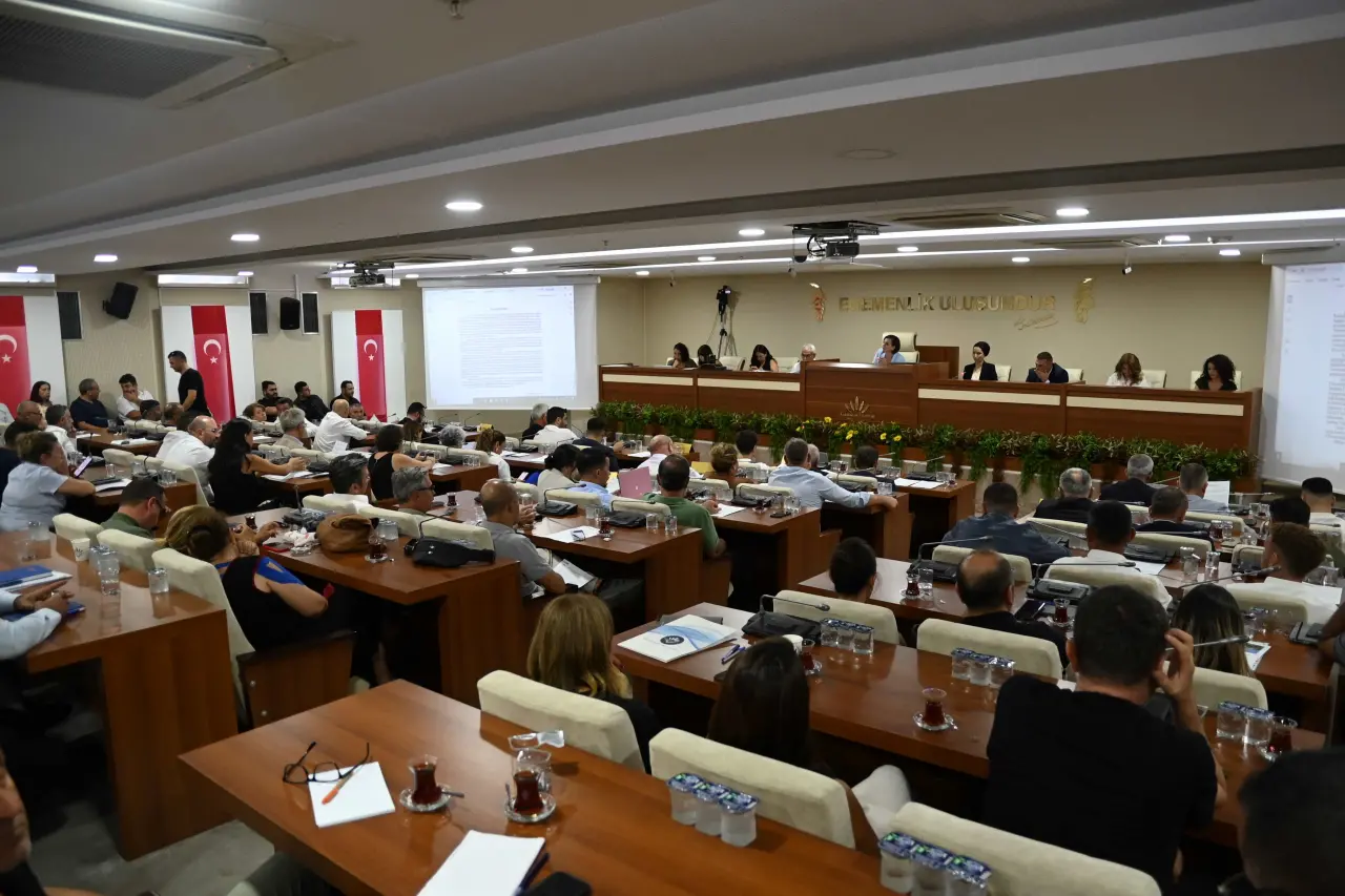 Karabağlar Belediyesi Ağustos Ayı Meclis Toplantısı’nın birinci oturumu, Belediye Başkanı Helil Kınay başkanlığında gerçekleştirildi. Toplantıda, belediyenin eğitime yönelik destekleri kamuoyuyla paylaşıldı.