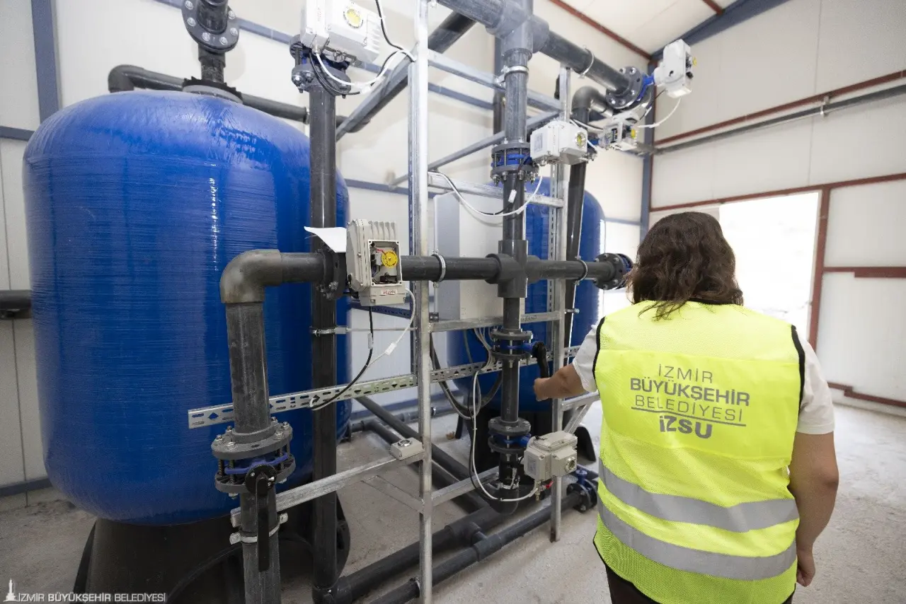 İzmir Büyükşehir Belediye Başkanı Dr. Cemil Tugay, Torbalı'da Çapak Bardacık İncir Festivali ile Göllüce Alevi Bektaşi Dayanışma ve Kültür Derneği'nin aşure etkinliğine katıldı. Buluşmada birlik ve beraberlik vurgusu yapan Tugay, “Bizi biraz darda, zorda bırakıyorlar ama ne olursa sizler yanımızda olduğunuz için eminiz her türlü güçlüğü hep beraber aşacağız. Güzel çocuklarımıza da güzel bir gelecek bırakacağız” diye konuştu.