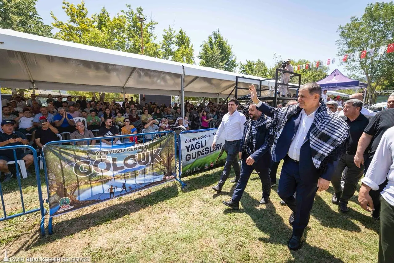 İzmir Büyükşehir Belediye Başkanı Dr. Cemil Tugay, Ödemiş’te yapılan Gölcük Yaylası Yağlı Güreşleri’ni izledi. Organizasyonda güreşen belediye sporcularını örnek gösteren Başkan Tugay, “Bundan sonraki turnuvalarda İzmir Büyükşehir Belediyesi’nin yağlı güreş sporcularını da göreceksiniz. Spor kulübümüzde bu branş da olacak. Kulübümüzün güreşçileri bana söz verdi. Önümüzdeki yıllarda dünya şampiyonu, olimpiyat şampiyonu olacaklar ve İzmir’in adını bütün dünyada duyuracaklar” dedi.