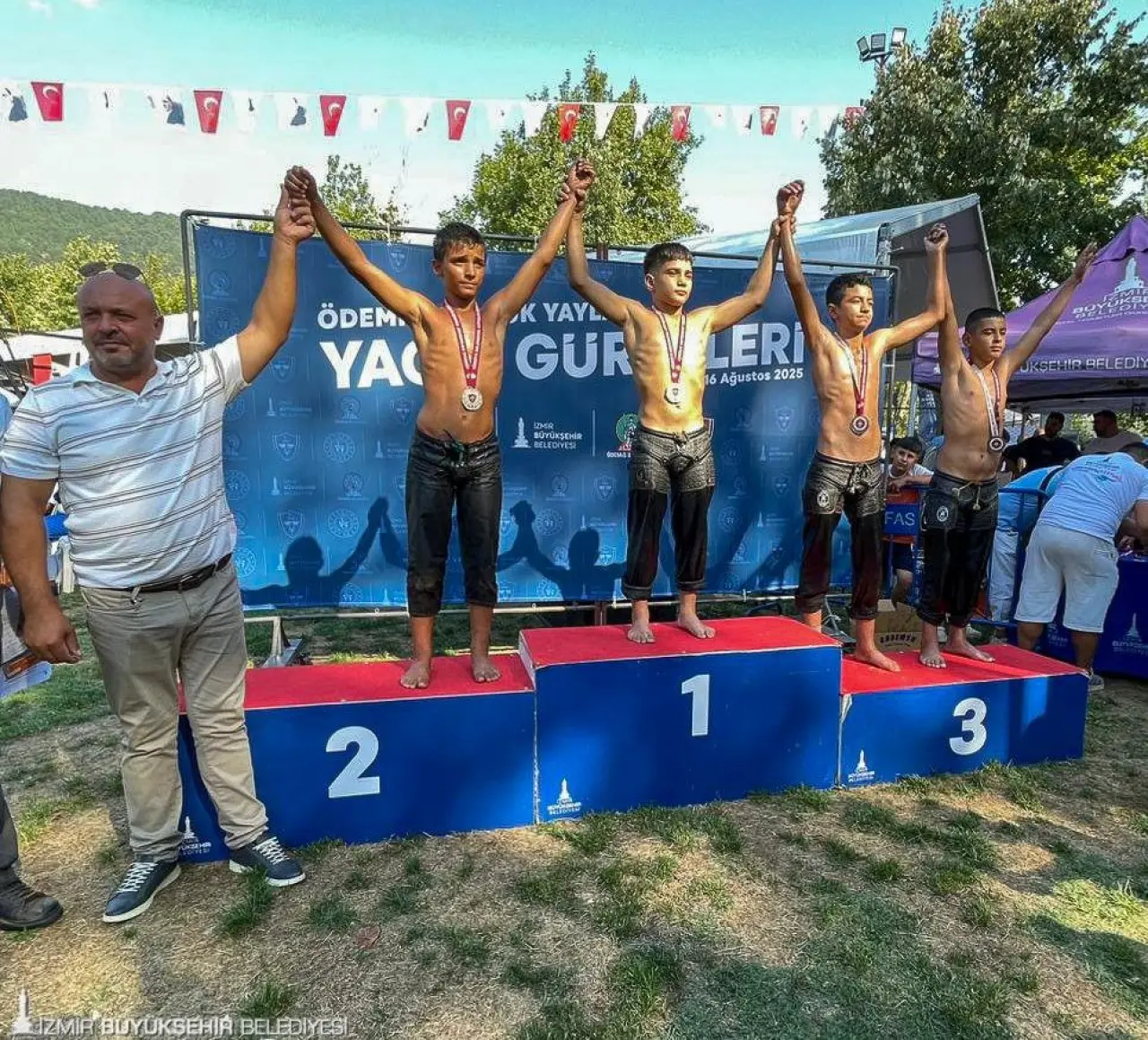 İzmir Büyükşehir Belediyesi, Ödemiş Belediyesi ve Türkiye Geleneksel Güreşler Federasyonu tarafından organize edilen Ödemiş Gölcük Yaylası Yağlı Güreşleri’nde sonuçlar belli oldu. Büyük heyecanın yaşandığı güreşlerin finalinde Erkan Taş, rakibi Tufan Güzel’i mağlup ederek başpehlivan unvanının sahibi oldu.