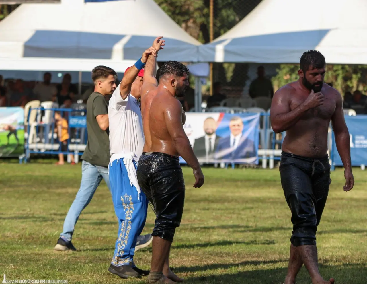 İzmir Büyükşehir Belediyesi, Ödemiş Belediyesi ve Türkiye Geleneksel Güreşler Federasyonu tarafından organize edilen Ödemiş Gölcük Yaylası Yağlı Güreşleri’nde sonuçlar belli oldu. Büyük heyecanın yaşandığı güreşlerin finalinde Erkan Taş, rakibi Tufan Güzel’i mağlup ederek başpehlivan unvanının sahibi oldu.