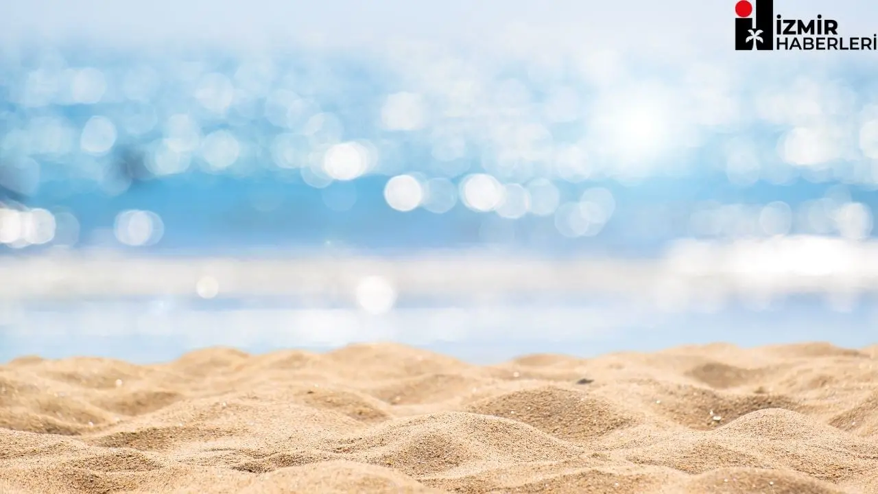 19 Ağustos 2025'te İzmir'de hava durumu sıcak ve güneşli geçecek. Sıcaklıkların 30°C civarında olması bekleniyor, akşam saatlerinde ise hafif rüzgar ile serinleme yaşanabilir. Yaygın olarak açık bir gökyüzü hakim olacak.