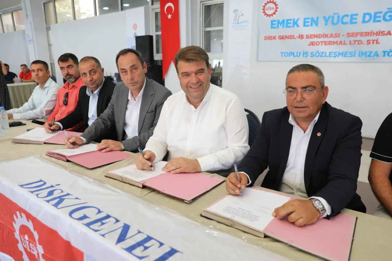 Seferihisar Belediyesi ile DİSK Genel-İş Sendikası 4 No’lu Şube arasında toplu iş sözleşmesi imzalandı. İmzalanan sözleşme ile belediye emekçilerine önemli kazanımlar sağlanırken, yapılan zam oranı çalışanların yüzünü güldürdü.