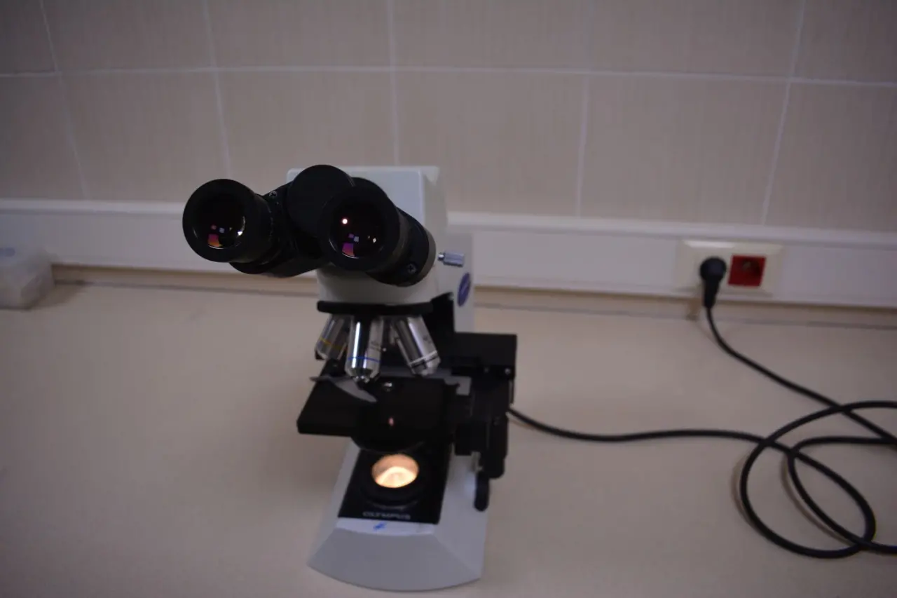 Ege Üniversitesi Çevre Sağlığı ve Biyosidal Analiz Laboratuvarı (EGEMİKAL), biyosidal ürünlerin analizinde Türkiye'nin öncü laboratuvarı olarak, uzman ekibiyle hastane dezenfektanlarından su analizlerine kadar geniş bir yelpazede titiz ve güvenilir akredite testler gerçekleştiriyor.