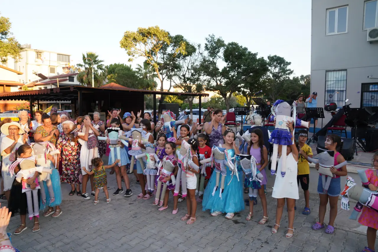 Seferihisar Belediyesi tarafından bu yıl dördüncüsü düzenlenen Ürkmez Kültür ve Sanat Festivali, 21 Ağustos’ta görkemli bir açılışla başladı. 