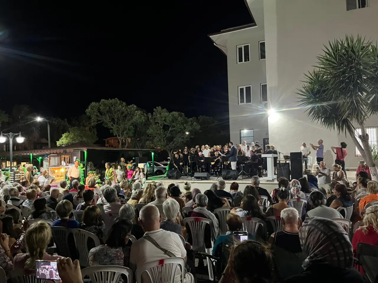 Seferihisar Belediyesi tarafından bu yıl dördüncüsü düzenlenen Ürkmez Kültür ve Sanat Festivali, 21 Ağustos’ta görkemli bir açılışla başladı. 