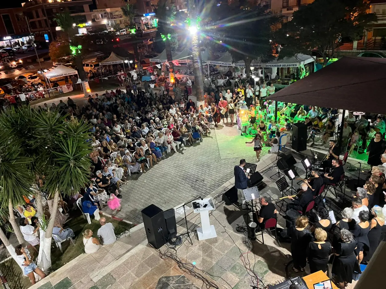 Seferihisar Belediyesi tarafından bu yıl dördüncüsü düzenlenen Ürkmez Kültür ve Sanat Festivali, 21 Ağustos’ta görkemli bir açılışla başladı. 