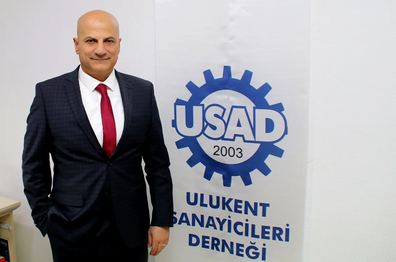 Ulukent Sanayicileri Derneği’nin (USAD) Olağan Genel Kurulu yapıldı. Mevcut Başkan Mehmet Ömer Telcioğlu ve yönetimi, tek liste ile girdikleri seçimde yeniden oy birliğiyle seçildi. Genel Kurul’da bir konuşma yapan USAD Yönetim Kurulu Başkanı Telcioğlu, “Sanayicilerin dayanacak gücü kalmadı” diyerek destek çağrısında bulundu.