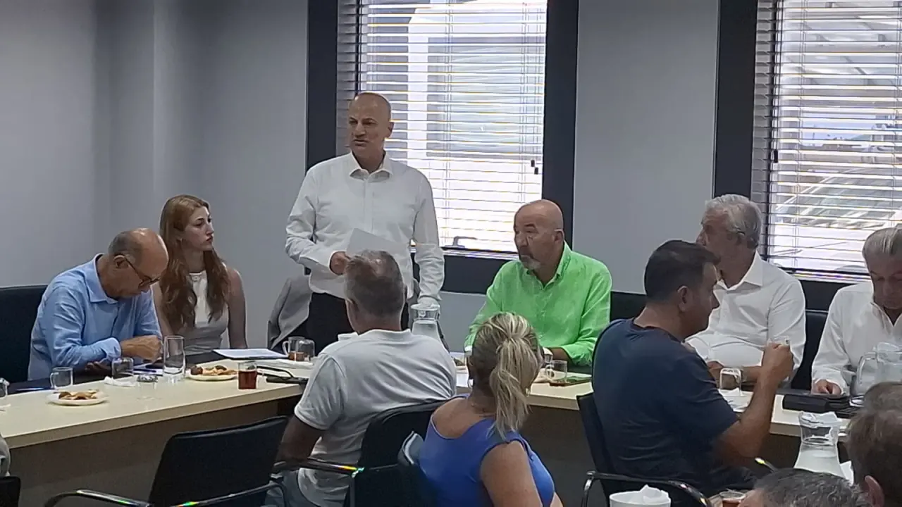 Ulukent Sanayicileri Derneği’nin (USAD) Olağan Genel Kurulu yapıldı. Mevcut Başkan Mehmet Ömer Telcioğlu ve yönetimi, tek liste ile girdikleri seçimde yeniden oy birliğiyle seçildi. Genel Kurul’da bir konuşma yapan USAD Yönetim Kurulu Başkanı Telcioğlu, “Sanayicilerin dayanacak gücü kalmadı” diyerek destek çağrısında bulundu.