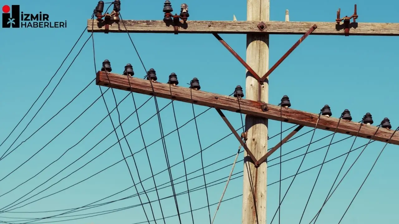 23 Ağustos 2025'te İzmir'de planlı elektrik kesintisi yaşanacak. Kesintinin nedeni ile ilgili detaylar henüz açıklanmadı, ancak vatandaşların etkilenmemesi için hazırlıklı olmaları tavsiye ediliyor. Kesinti süresi hakkında bilgi bekleniyor.