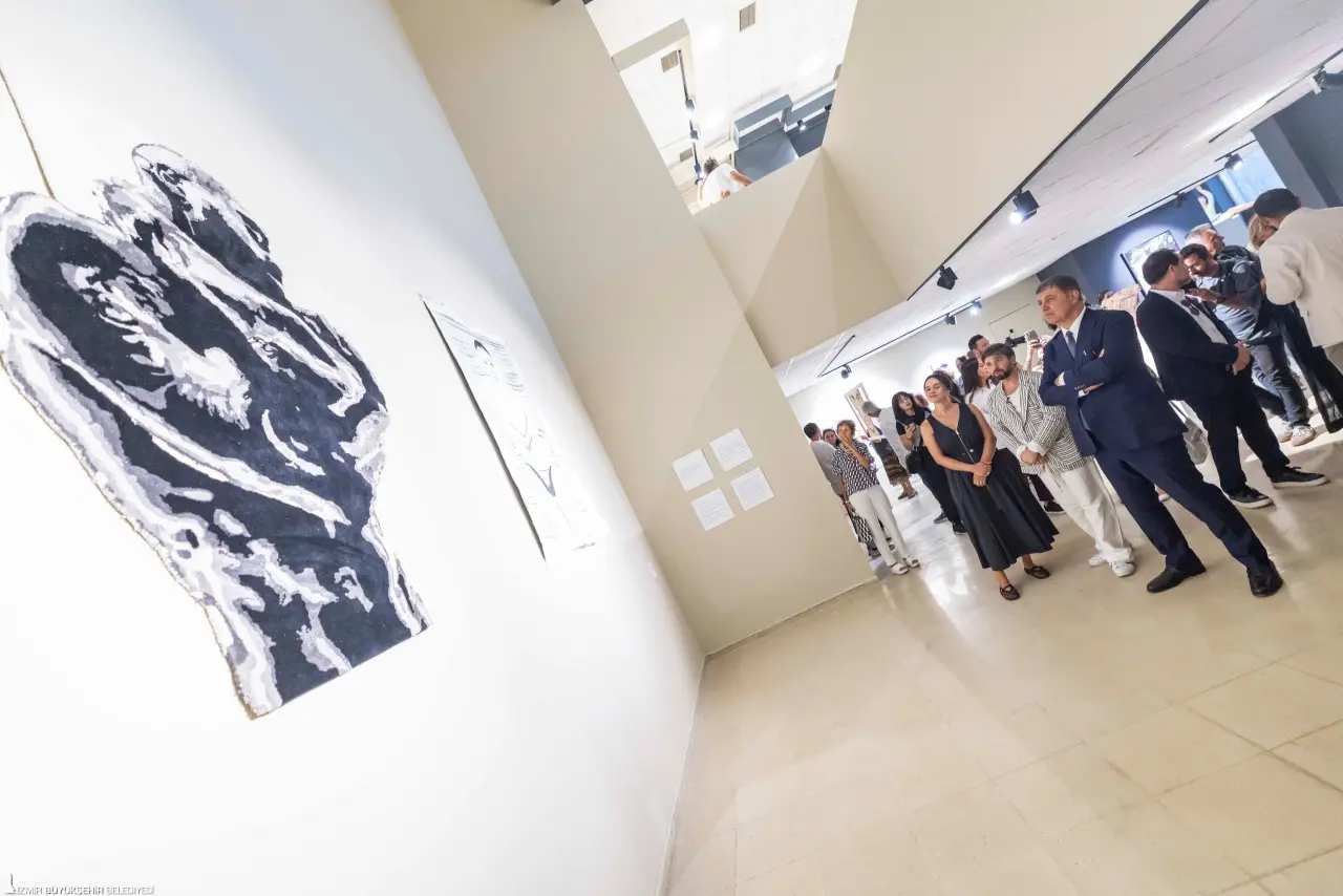 Uzun yıllar Kültür ve Turizm Bakanlığı’nın Kültürpark Resim Heykel Müzesi olarak kullandığı bina İzmir Büyükşehir Belediyesi tarafından devralındı ve İzmirli seramik sanatçısı Mehmet Tüzüm Kızılcan’ın adını bir sanat galerisine dönüştürüldü.