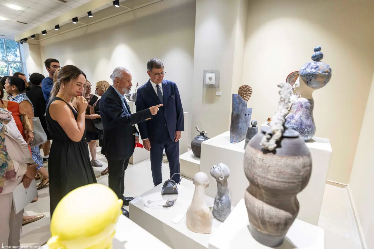 Uzun yıllar Kültür ve Turizm Bakanlığı’nın Kültürpark Resim Heykel Müzesi olarak kullandığı bina İzmir Büyükşehir Belediyesi tarafından devralındı ve İzmirli seramik sanatçısı Mehmet Tüzüm Kızılcan’ın adını bir sanat galerisine dönüştürüldü.