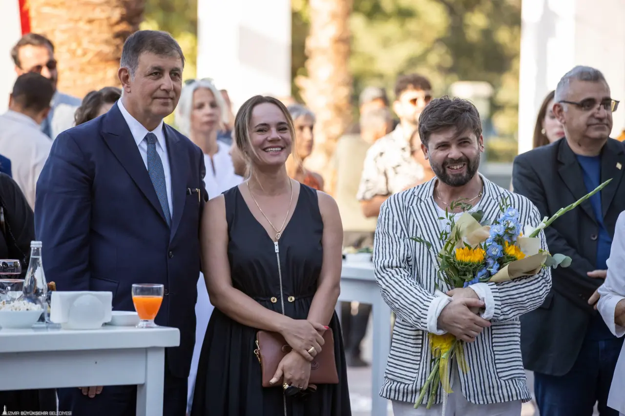 Uzun yıllar Kültür ve Turizm Bakanlığı’nın Kültürpark Resim Heykel Müzesi olarak kullandığı bina İzmir Büyükşehir Belediyesi tarafından devralındı ve İzmirli seramik sanatçısı Mehmet Tüzüm Kızılcan’ın adını bir sanat galerisine dönüştürüldü.