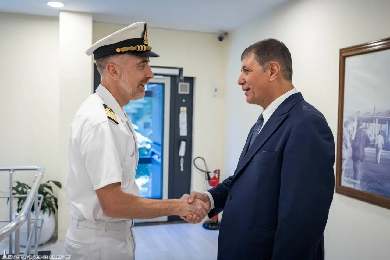 İzmir Büyükşehir Belediye Başkanı Dr. Cemil Tugay, İtalyan Donanması’na ait ITS Trieste Gemi Komutanı Albay Francesco Marzi ve beraberindeki heyeti ağırladı.
