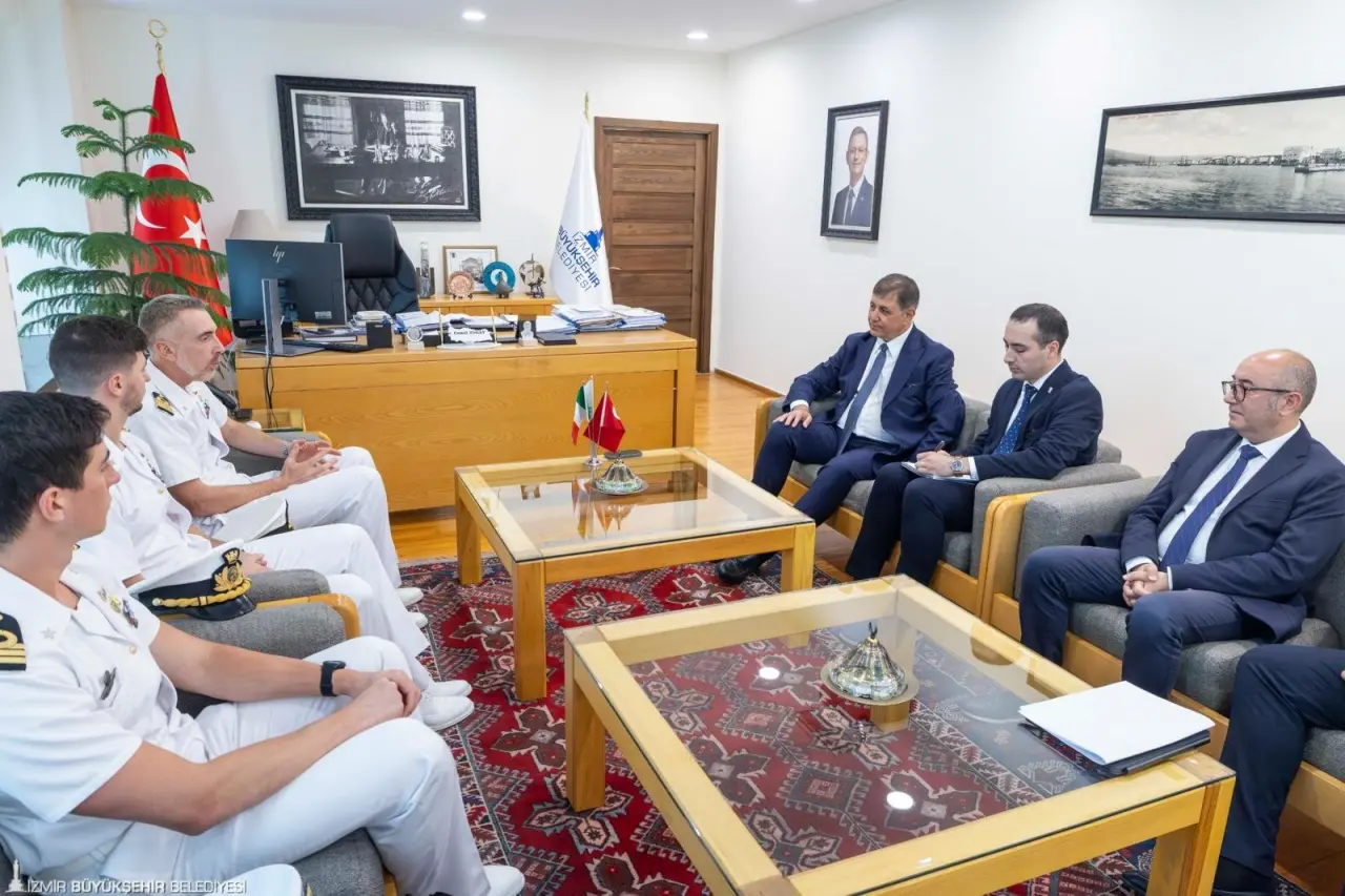 İzmir Büyükşehir Belediye Başkanı Dr. Cemil Tugay, İtalyan Donanması’na ait ITS Trieste Gemi Komutanı Albay Francesco Marzi ve beraberindeki heyeti ağırladı.