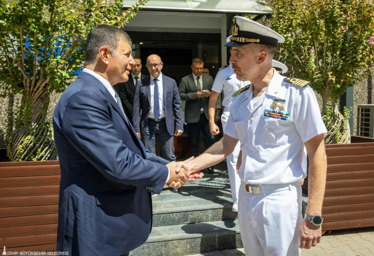 İzmir Büyükşehir Belediye Başkanı Dr. Cemil Tugay, İtalyan Donanması’na ait ITS Trieste Gemi Komutanı Albay Francesco Marzi ve beraberindeki heyeti ağırladı.