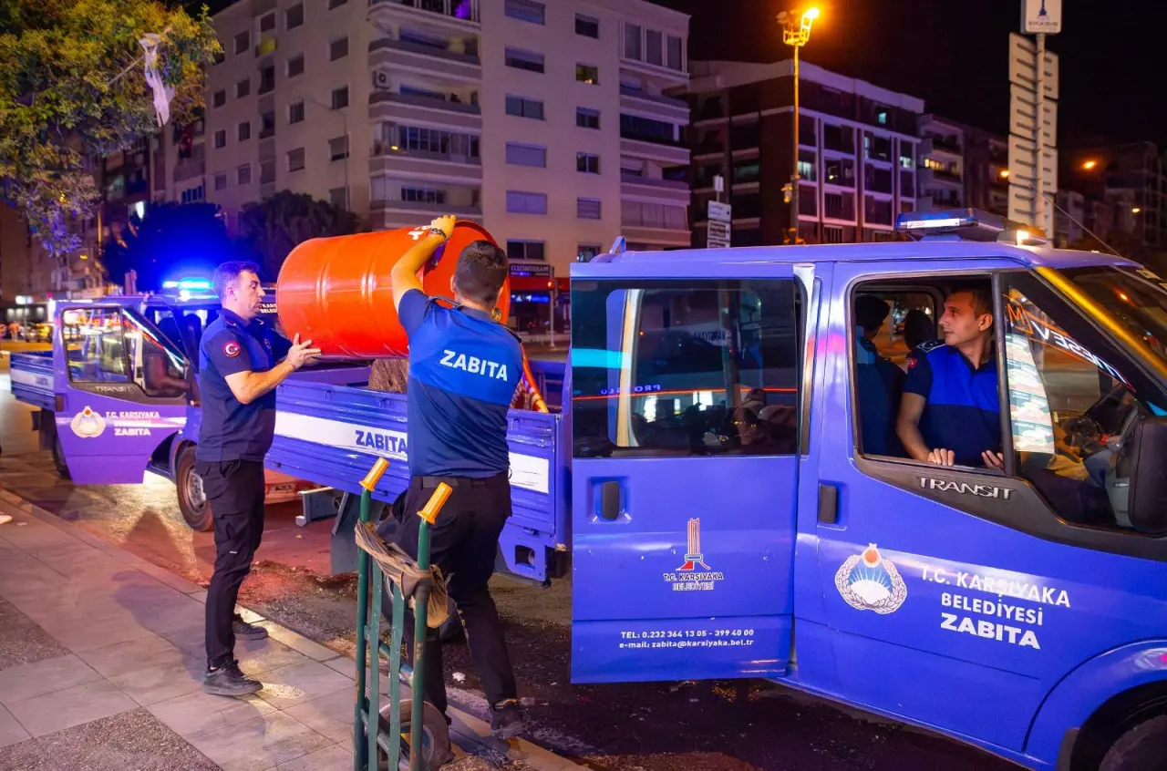 Kent düzenini korumak ve toplum huzurunu güvence altına almak amacıyla denetim faaliyetlerini sürdüren Karşıyaka Belediyesi, Girne Bulvarı ve Erdoğan Akkaya Sokak’ta işgal denetimi gerçekleştirdi. Zabıta ekipleri tarafından yapılan denetimlerde yol ve kaldırımların kullanımını engelleyen materyallere el konuldu. Belediye Başkanı Yıldız Ünsal, “Ortak yaşam alanlarımızın korunması için denetimlerimizi kararlılıkla sürdürecek, Karşıyaka’da kuralsız hiçbir faaliyete izin vermeyeceğiz” dedi.