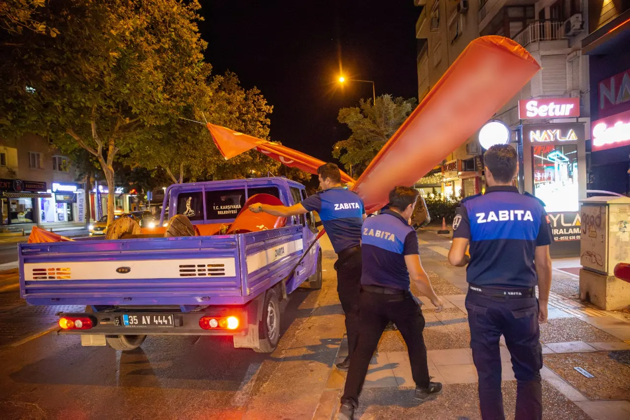 Kent düzenini korumak ve toplum huzurunu güvence altına almak amacıyla denetim faaliyetlerini sürdüren Karşıyaka Belediyesi, Girne Bulvarı ve Erdoğan Akkaya Sokak’ta işgal denetimi gerçekleştirdi. Zabıta ekipleri tarafından yapılan denetimlerde yol ve kaldırımların kullanımını engelleyen materyallere el konuldu. Belediye Başkanı Yıldız Ünsal, “Ortak yaşam alanlarımızın korunması için denetimlerimizi kararlılıkla sürdürecek, Karşıyaka’da kuralsız hiçbir faaliyete izin vermeyeceğiz” dedi.