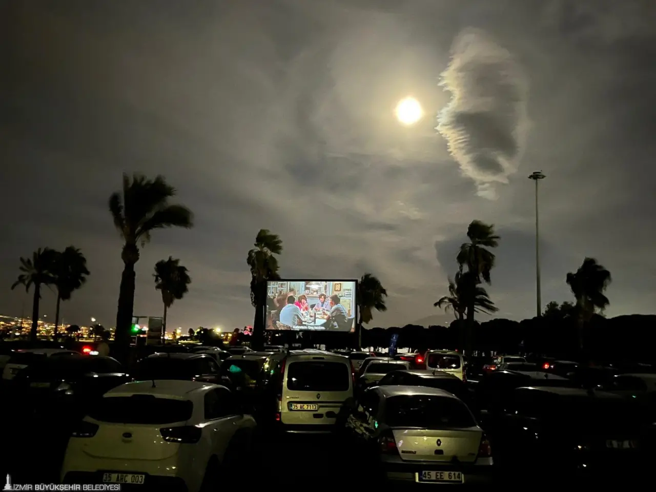 İzmir Büyükşehir Belediyesi, eylül ayında kentin farklı noktalarında çok sayıda kültür ve sanat etkinliğine ev sahipliği yapacak. Konserlerden sergilere; film gösterimlerinden tiyatro oyunlarına kadar pek çok etkinlik, İzmirlilere keyifli bir eylül yaşatacak.