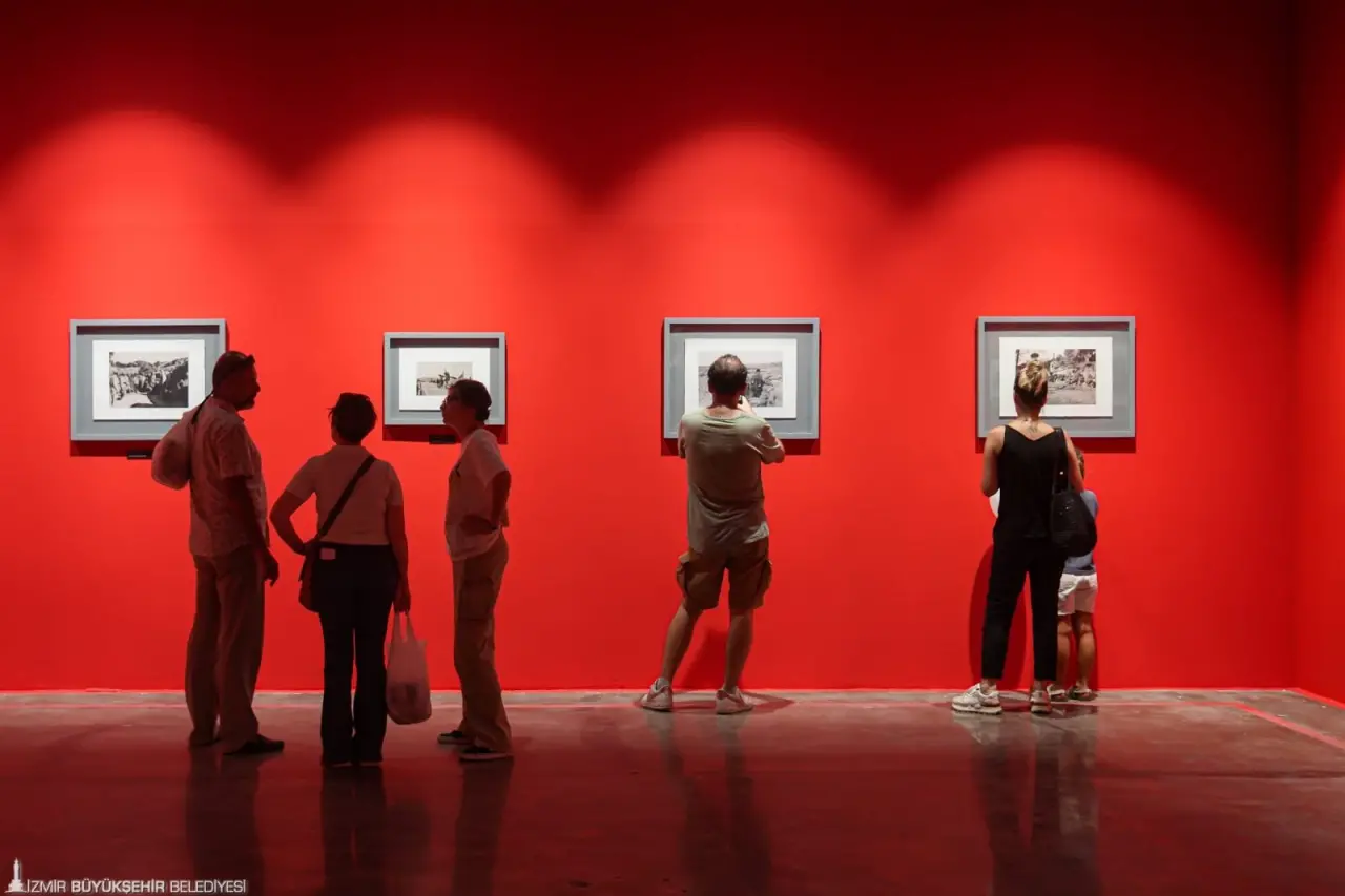 İzmir Büyükşehir Belediyesi, eylül ayında kentin farklı noktalarında çok sayıda kültür ve sanat etkinliğine ev sahipliği yapacak. Konserlerden sergilere; film gösterimlerinden tiyatro oyunlarına kadar pek çok etkinlik, İzmirlilere keyifli bir eylül yaşatacak.