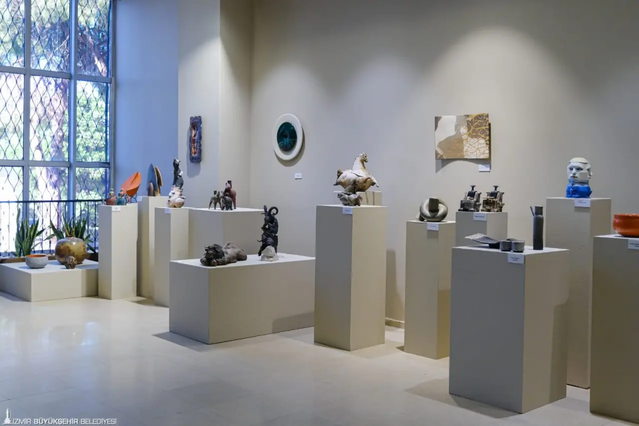 İzmir Büyükşehir Belediyesi, eylül ayında kentin farklı noktalarında çok sayıda kültür ve sanat etkinliğine ev sahipliği yapacak. Konserlerden sergilere; film gösterimlerinden tiyatro oyunlarına kadar pek çok etkinlik, İzmirlilere keyifli bir eylül yaşatacak.