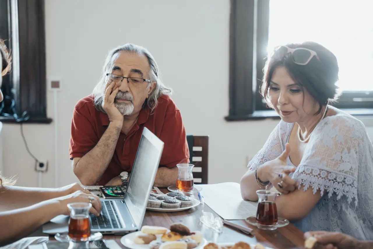 İzmir Büyükşehir Belediyesi tarafından düzenlenecek 9. Uluslararası İzmir Edebiyat Festivali kapsamında gerçekleştirilen “Yolculuk” temalı Şiir, Öykü ve Deneme Yarışması’nın sonuçları açıklandı. Lise düzeyinde katılımcıların yer aldığı yarışmaya yoğun ilgi gösterildi. Alanında değerli isimlerden oluşan jüri üyelerinin titizlikle yaptığı değerlendirmeler sonucunda dereceye giren eserler belirlendi. Genç kalemlerin edebiyata duyduğu ilgi ve ortaya koydukları yaratıcı metinler jüri tarafından büyük bir beğeniyle karşılandı.