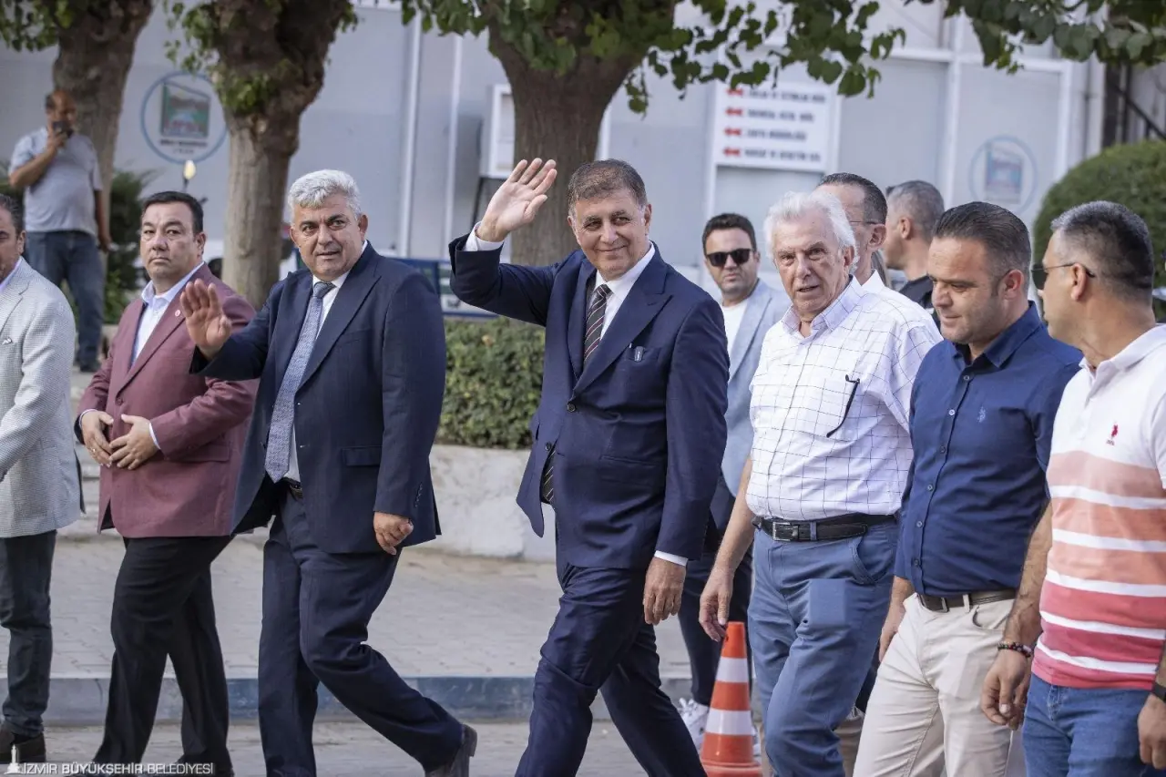 1 Eylül Kiraz’ın düşman işgalinden kurtuluşu ilçede düzenlenen çeşitli etkinliklerle kutlandı. Mimar Ferdi Zeyrek Parkı ile Zübeyde Hanım Anne Evi açılışlarına İzmir Büyükşehir Belediye Başkanı Dr. Cemil Tugay da katıldı. 