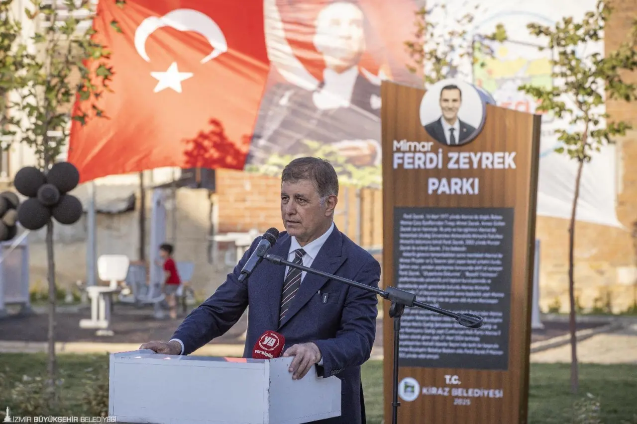 1 Eylül Kiraz’ın düşman işgalinden kurtuluşu ilçede düzenlenen çeşitli etkinliklerle kutlandı. Mimar Ferdi Zeyrek Parkı ile Zübeyde Hanım Anne Evi açılışlarına İzmir Büyükşehir Belediye Başkanı Dr. Cemil Tugay da katıldı. 