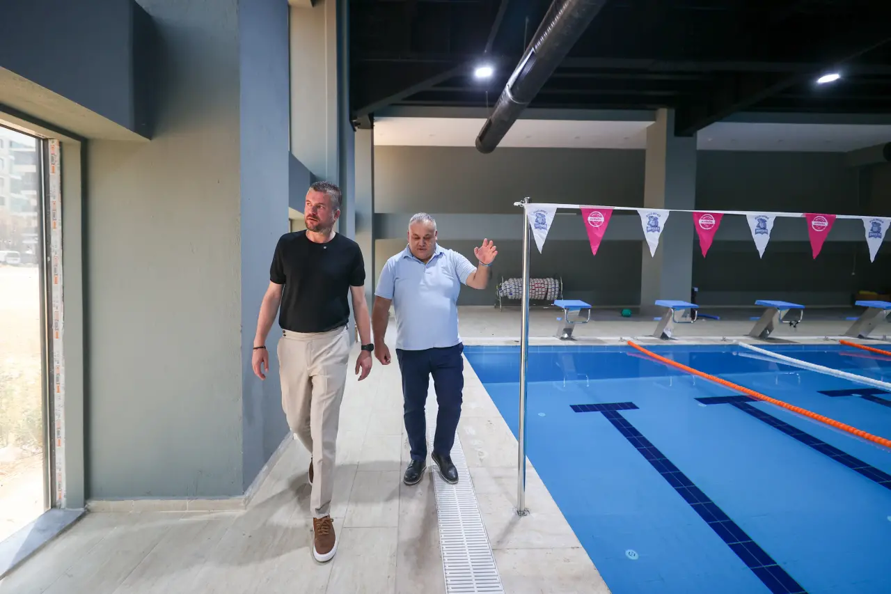 Buca Belediyesi, Sporium Spor Kompleksi’nde geçtiğimiz ay başlattığı yüzme kurslarının kapsamını genişletti. Buca Belediye Başkanı Mimar Görkem Duman, 7’den 70’e herkese yönelik bir içerik hazırladıklarını belirterek, “Sağlıklı bir yaşam için tüm hemşehrilerimizi tesisimize bekliyoruz” dedi.