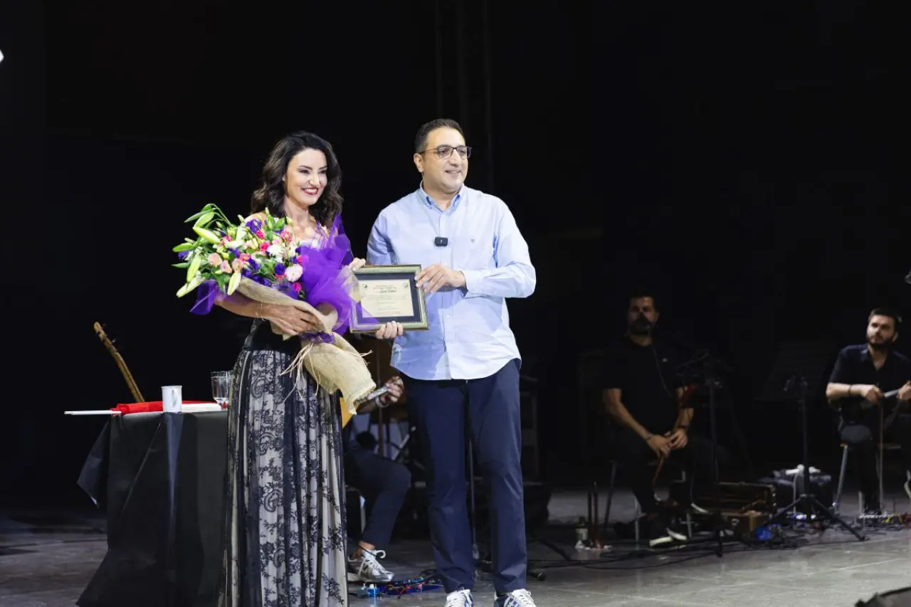 Türk Halk Müziği’nin sevilen seslerinden Sevcan Orhan, Zafer Bayramı kutlamaları kapsamında Balçova’da sahne aldı.