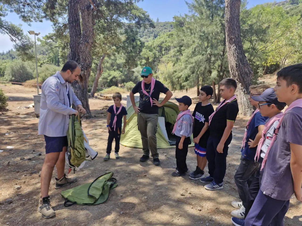 Karşıyaka’da 30 Ağustos Zafer Bayramı etkinlikleri kapsamında U-12 Zafer Kupası Turnuvası gerçekleştirildi. Karşıyaka Belediyesi ile Karşıyaka Amatör Spor Kulüpleri Birliği ortaklığında düzenlenen turnuvada 13 takım yarıştı, kazanan dostluk oldu. Belediye Başkanı Yıldız Ünsal, “Zafer Kupası Turnuvası’na katılan tüm çocuklarımızı yürekten kutluyorum, Zafer Bayramımız bir kez daha kutlu olsun” dedi.