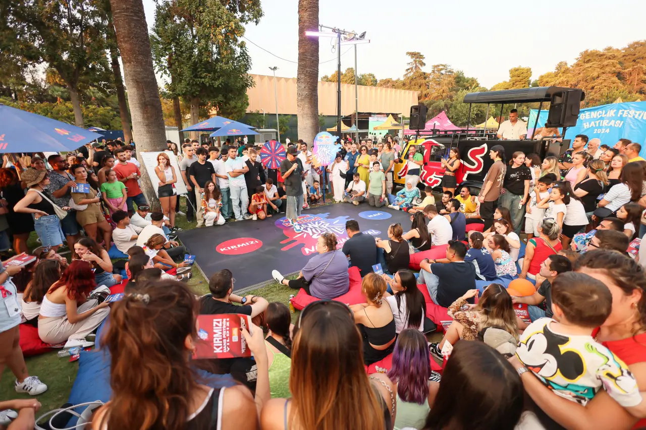 Dünyanın en köklü uluslararası genel ticaret fuarlarından ve Türkiye’nin ilk fuarı İzmir Enternasyonal Fuarı (İEF), 94’üncü kez kapılarını açıyor. İzmir Büyükşehir Belediyesi ev sahipliğinde İZFAŞ tarafından düzenlenen fuar, 29 Ağustos-9 Eylül 2025 tarihleri arasında Kültürpark’ta ziyaretçileri ağırlayacak.