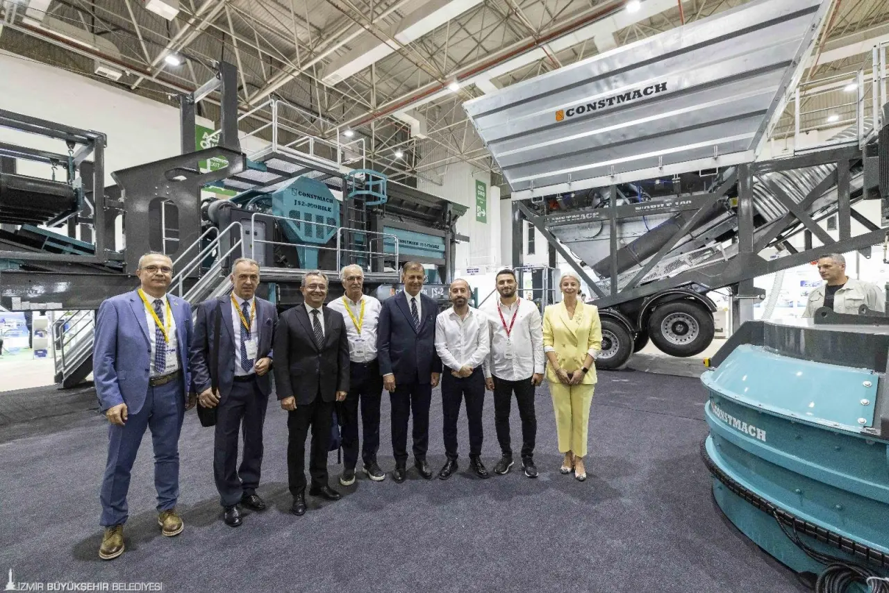 İzmir Büyükşehir Belediye Başkanı Dr. Cemil Tugay 11. MINEX – Uluslararası Madencilik, Doğal Kaynaklar ve Teknolojileri Fuarı’nın açılışını yaptı. Başkan Tugay, “MINEX, bu yıl da ülkemizin madencilik sektöründeki gücünü dünyaya tanıtıyor. 365 katılımcı firma ve 44 ülkeden ziyaretçiler, Avrupa’dan Asya’ya, Ortadoğu’dan Afrika’ya kadar uzanan iş birlikleriyle bu fuar, ihracat, istihdam ve ülke ekonomisine katkı sağlayan bir buluşma noktasıdır” dedi. 