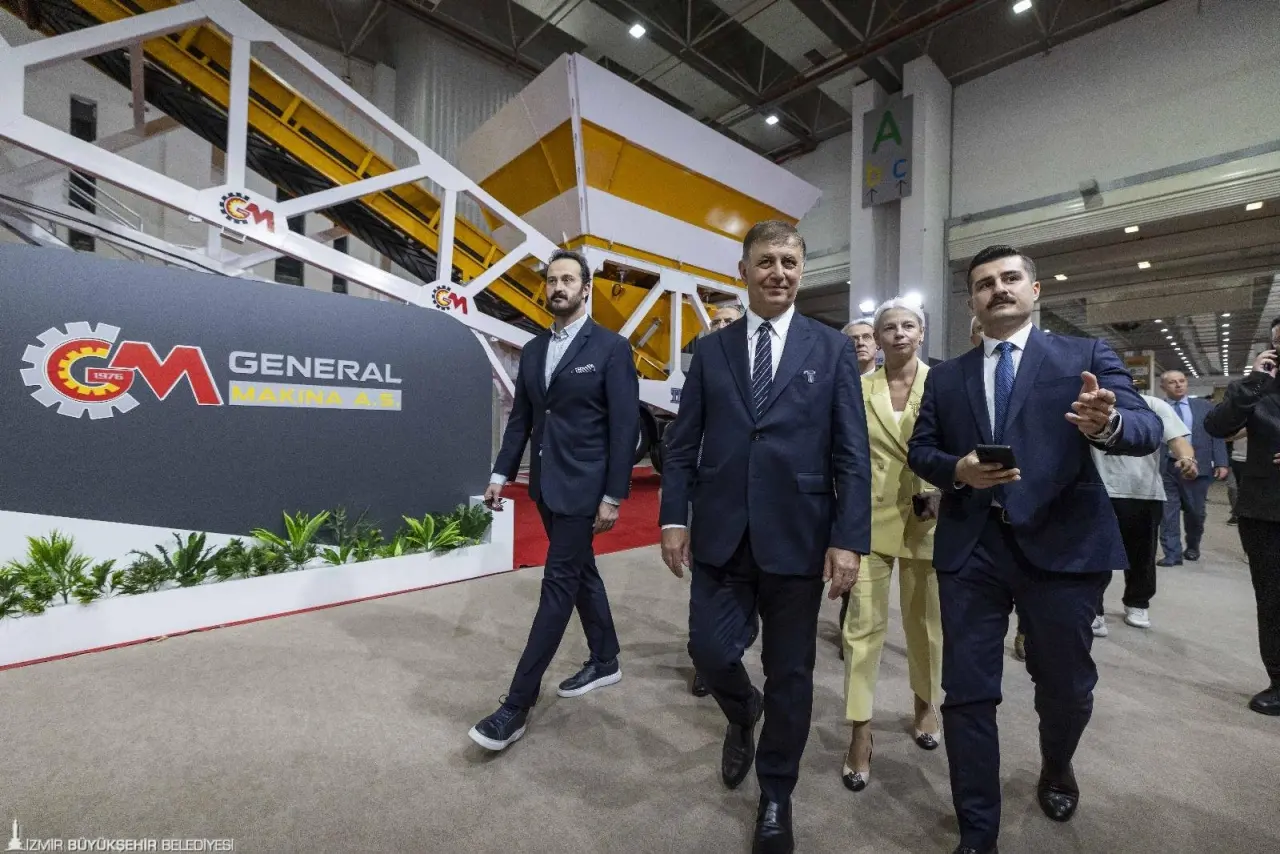 İzmir Büyükşehir Belediye Başkanı Dr. Cemil Tugay 11. MINEX – Uluslararası Madencilik, Doğal Kaynaklar ve Teknolojileri Fuarı’nın açılışını yaptı. Başkan Tugay, “MINEX, bu yıl da ülkemizin madencilik sektöründeki gücünü dünyaya tanıtıyor. 365 katılımcı firma ve 44 ülkeden ziyaretçiler, Avrupa’dan Asya’ya, Ortadoğu’dan Afrika’ya kadar uzanan iş birlikleriyle bu fuar, ihracat, istihdam ve ülke ekonomisine katkı sağlayan bir buluşma noktasıdır” dedi. 