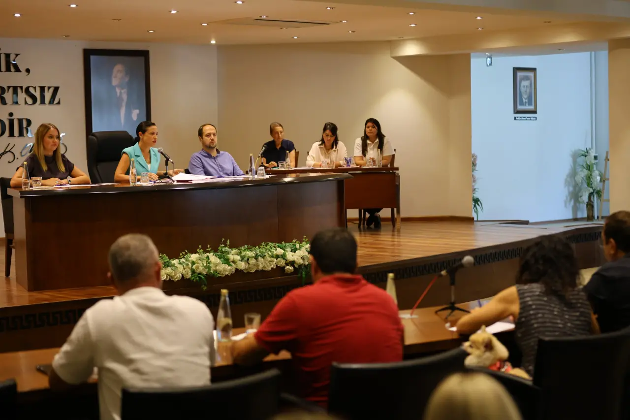 Efes Selçuk Belediye Başkanı Filiz Ceritoğlu Sengel, Eylül ayı Meclis Toplantısı’nın ilk oturumunda hem Efes Selçuk hem de ülke gündemine dair önemli açıklamalarda bulundu.