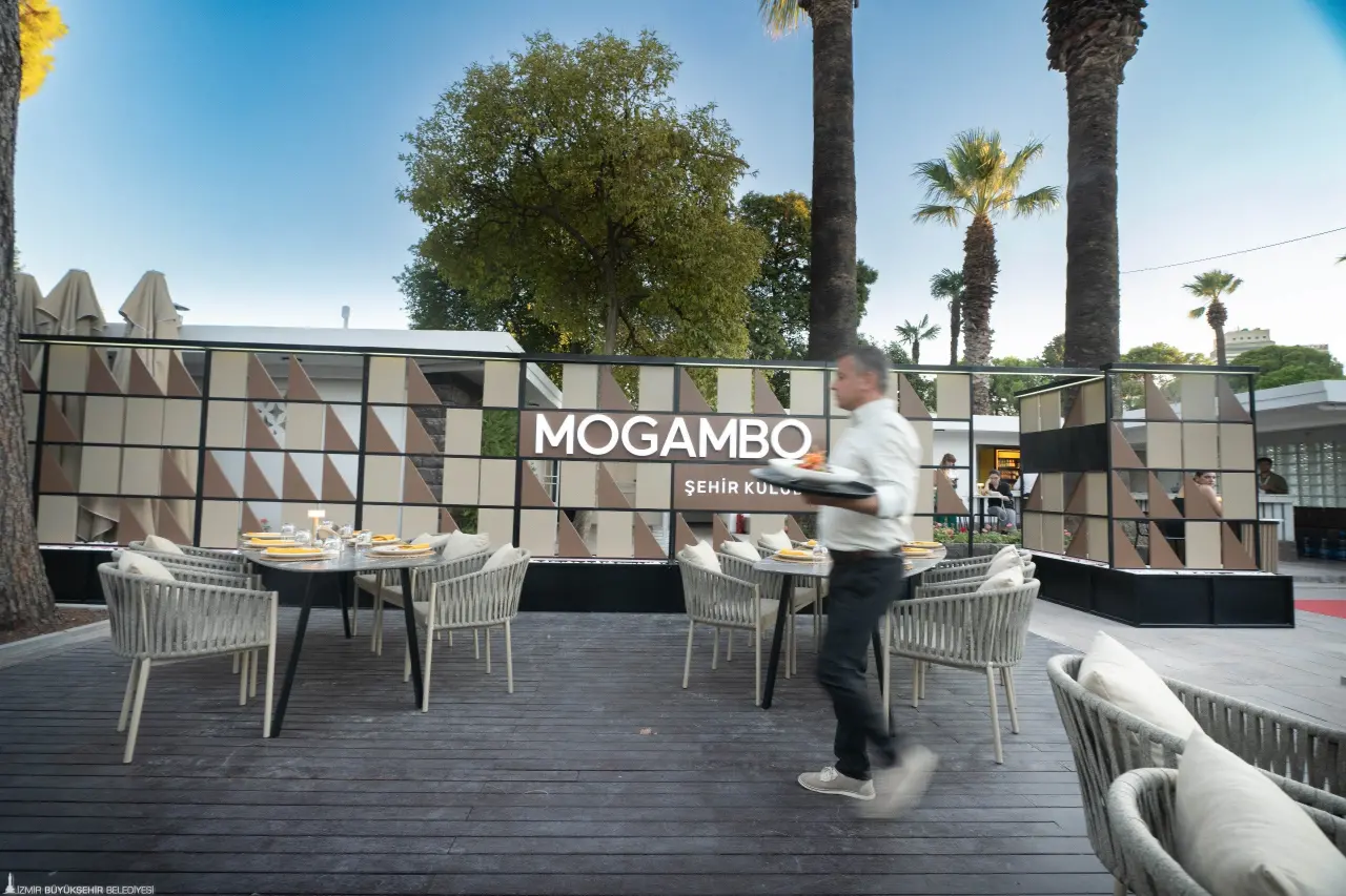 İzmir’in ve Kültürpark’ın simgelerinden Mogambo, Güzel İzmir Hareketi ve Grand Plaza iş birliğiyle 94’üncü İEF kapsamında restoran ve şehir kulübü olarak yeniden hizmete açıldı. 