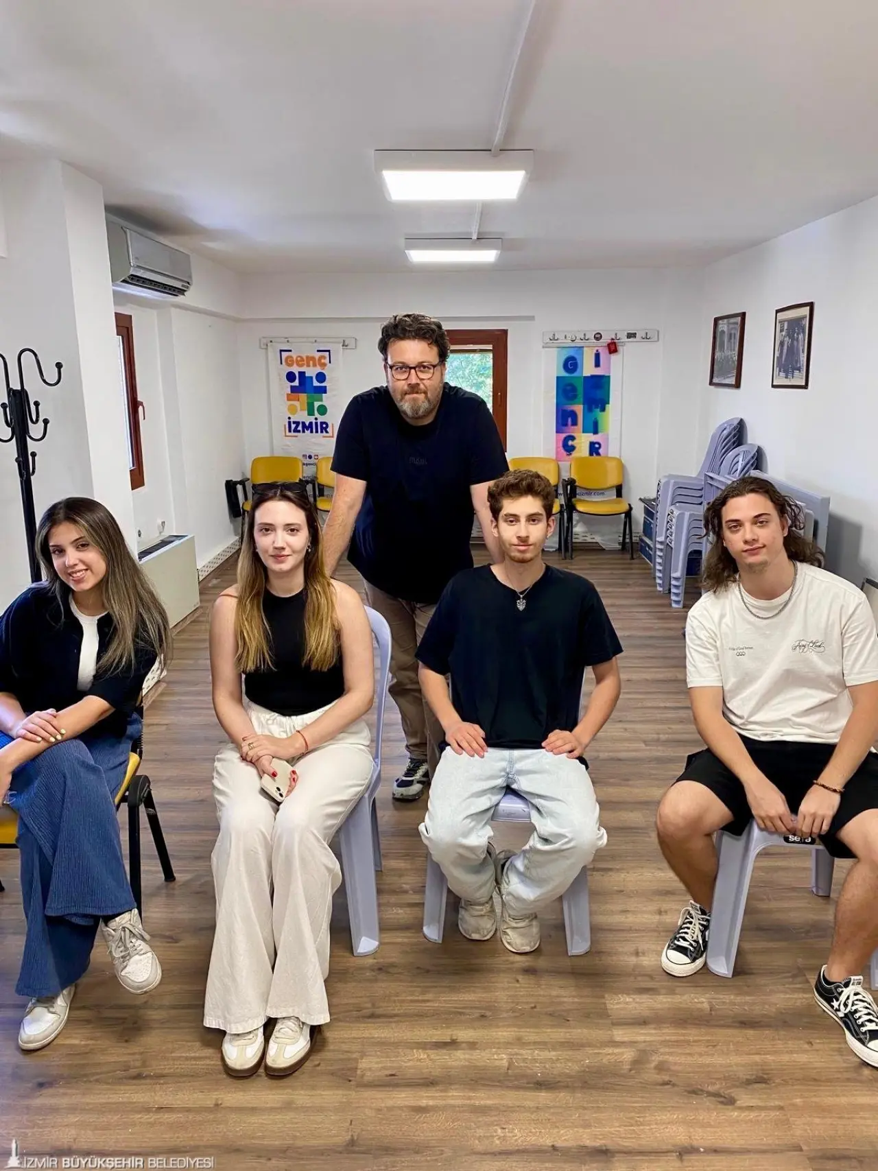 İzmir Büyükşehir Belediyesi’nin açtığı Genç İzmir Konservatuvar Hazırlık Kursu’na katılan öğrenciler, bu yıl da büyük bir başarıya imza attı. Kursa katılan gençler, Türkiye’nin önde gelen eğitim kurumlarının konservatuvarlarına ve müzik bölümlerine yerleşerek hayallerine kavuştu.