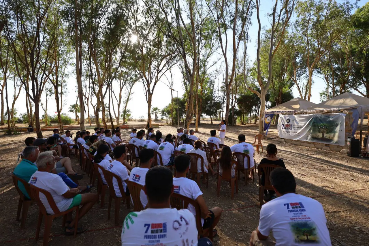 Efes Selçuk Belediye Başkanı Filiz Ceritoğlu Sengel, TMMOB Ziraat Mühendisleri Odası İzmir Şubesi desteğiyle Efes Selçuk Belediyesi ev sahipliğinde düzenlenen 7. Öğrenci Yaz Eğitim Kampı’nda ziraat mühendisliği bölümü öğrencileriyle bir araya geldi.