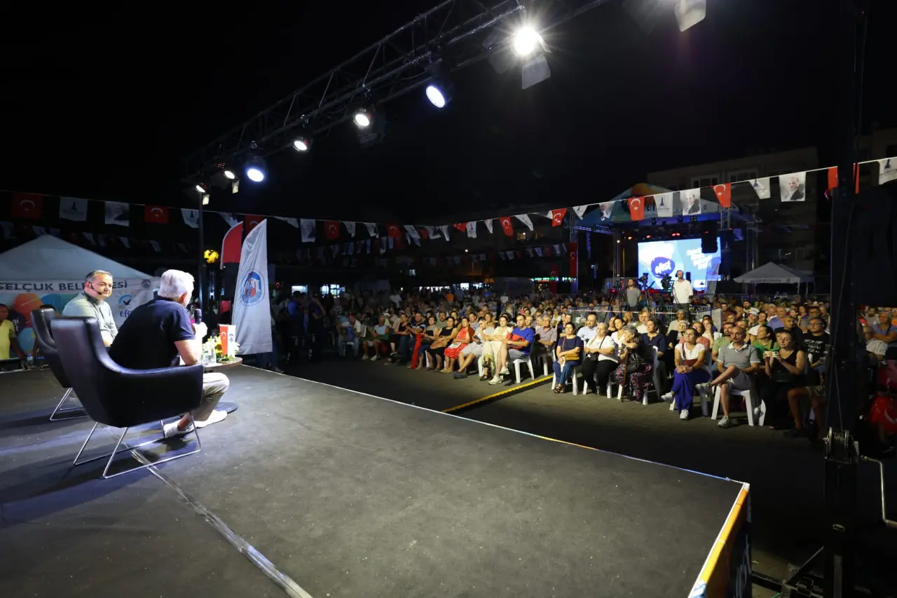 EFEST’in ilk gününde usta gazeteciler Uğur Dündar ve Gökmen Ulu, “Dünden Bugüne Hakikatin Peşinde” söyleşisinde Efes Selçuklular ile buluştu.