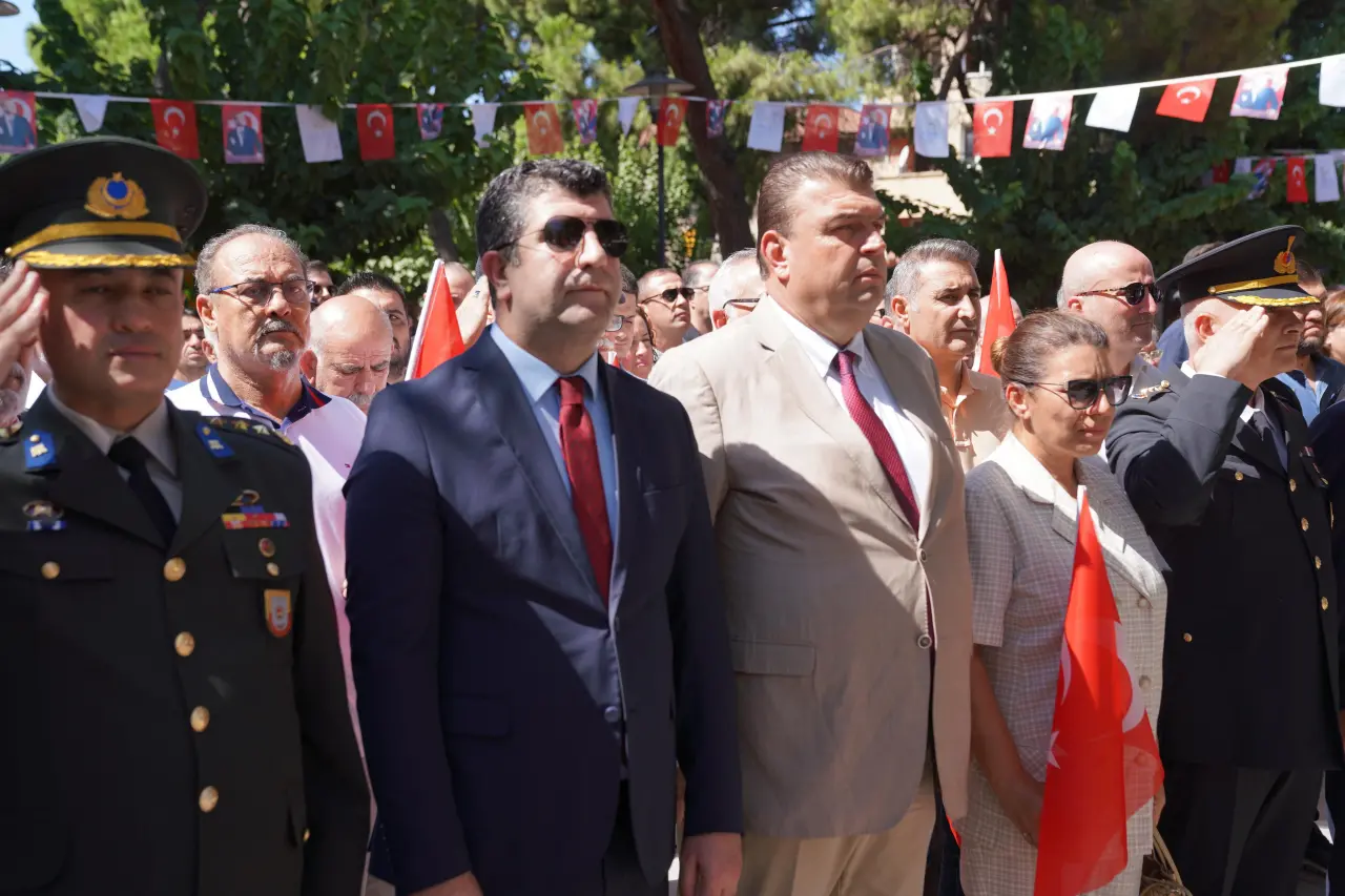 Seferihisar’ın düşman işgalinden kurtuluşunun 103. yıl dönümü, Cumhuriyet Meydanı’nda düzenlenen törenle kutlandı. 