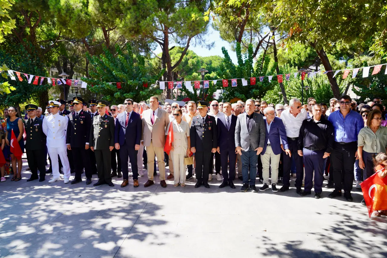 Seferihisar’ın düşman işgalinden kurtuluşunun 103. yıl dönümü, Cumhuriyet Meydanı’nda düzenlenen törenle kutlandı. 